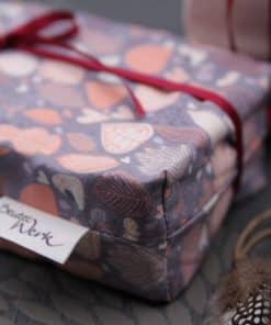 Muster mit Herzen und Blättern in rose