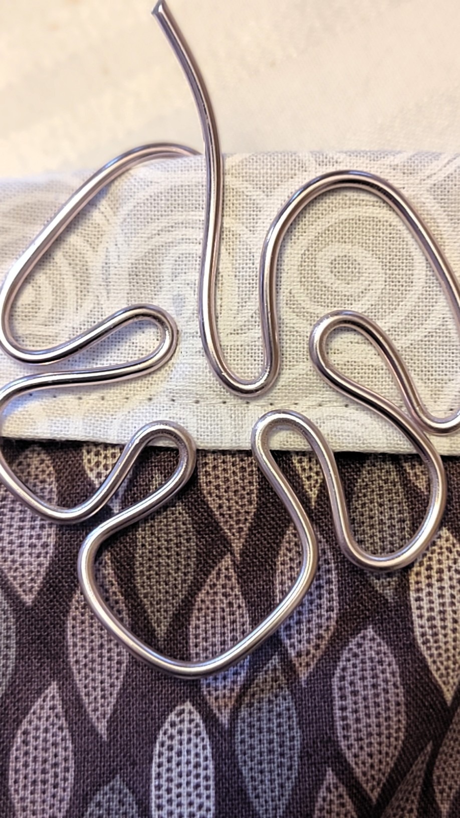 Der Verschluss kann als Accessoires oder als Klammer genutzt werden.