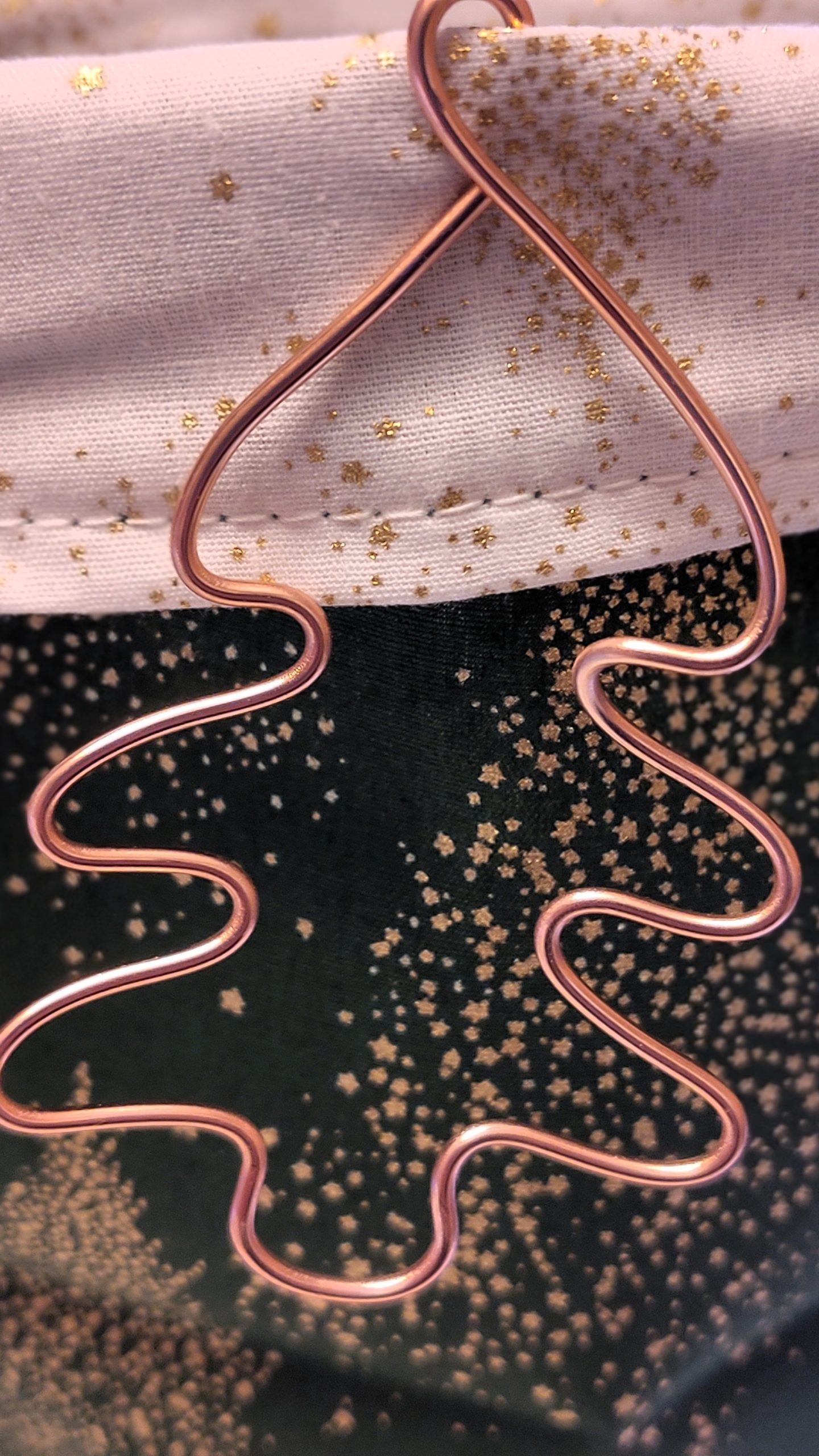 Der Verschluss kann als Accessoires oder als Klammer genutzt werden.