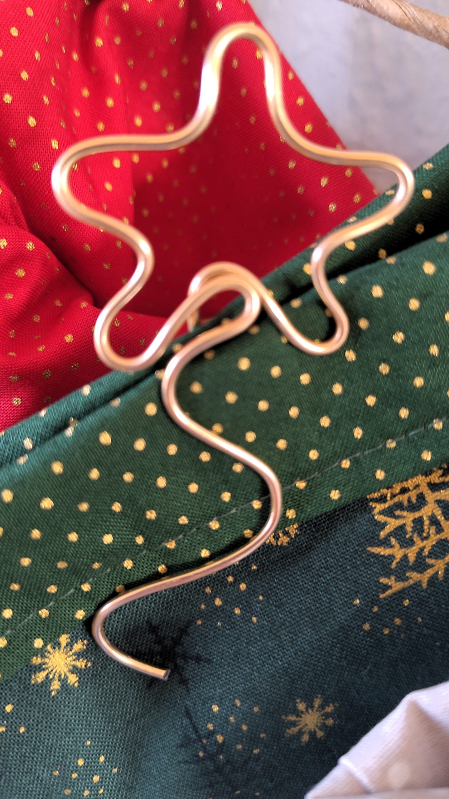 Der Verschluss kann als Accessoires oder als Klammer genutzt werden.