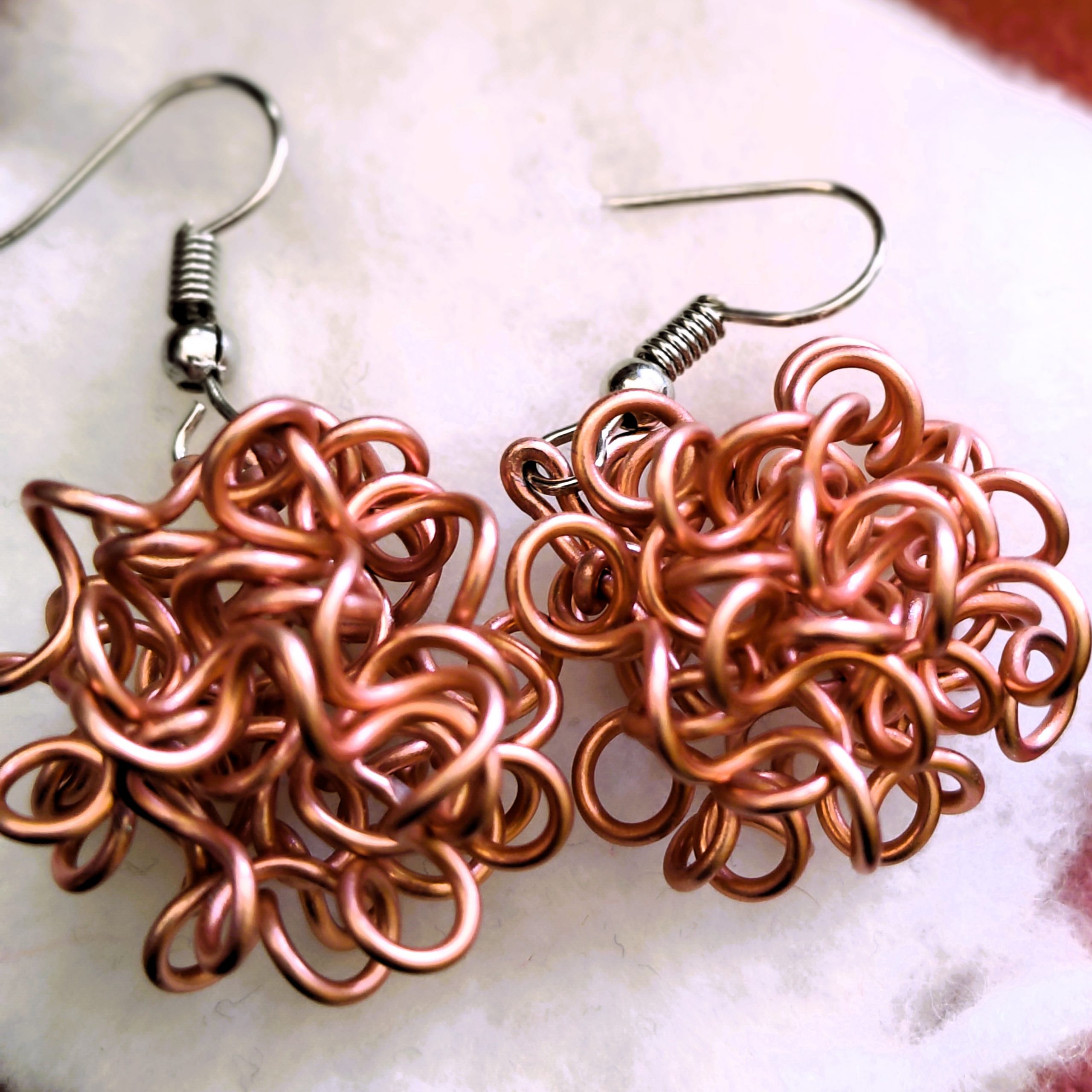 Ohrringe aus Aludraht in Kupferoptik