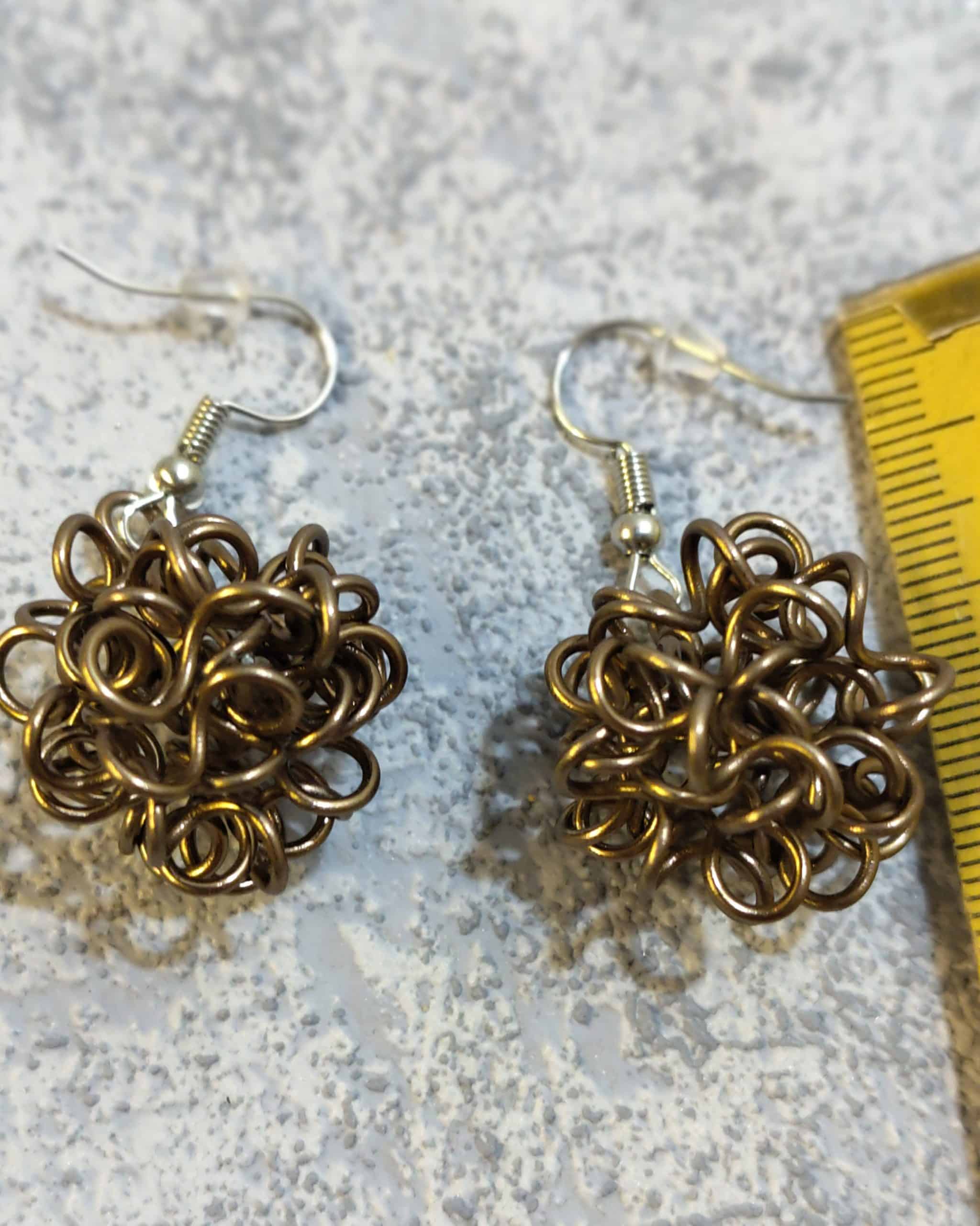 Ohrringe aus Aludraht; Farbe Schokolade