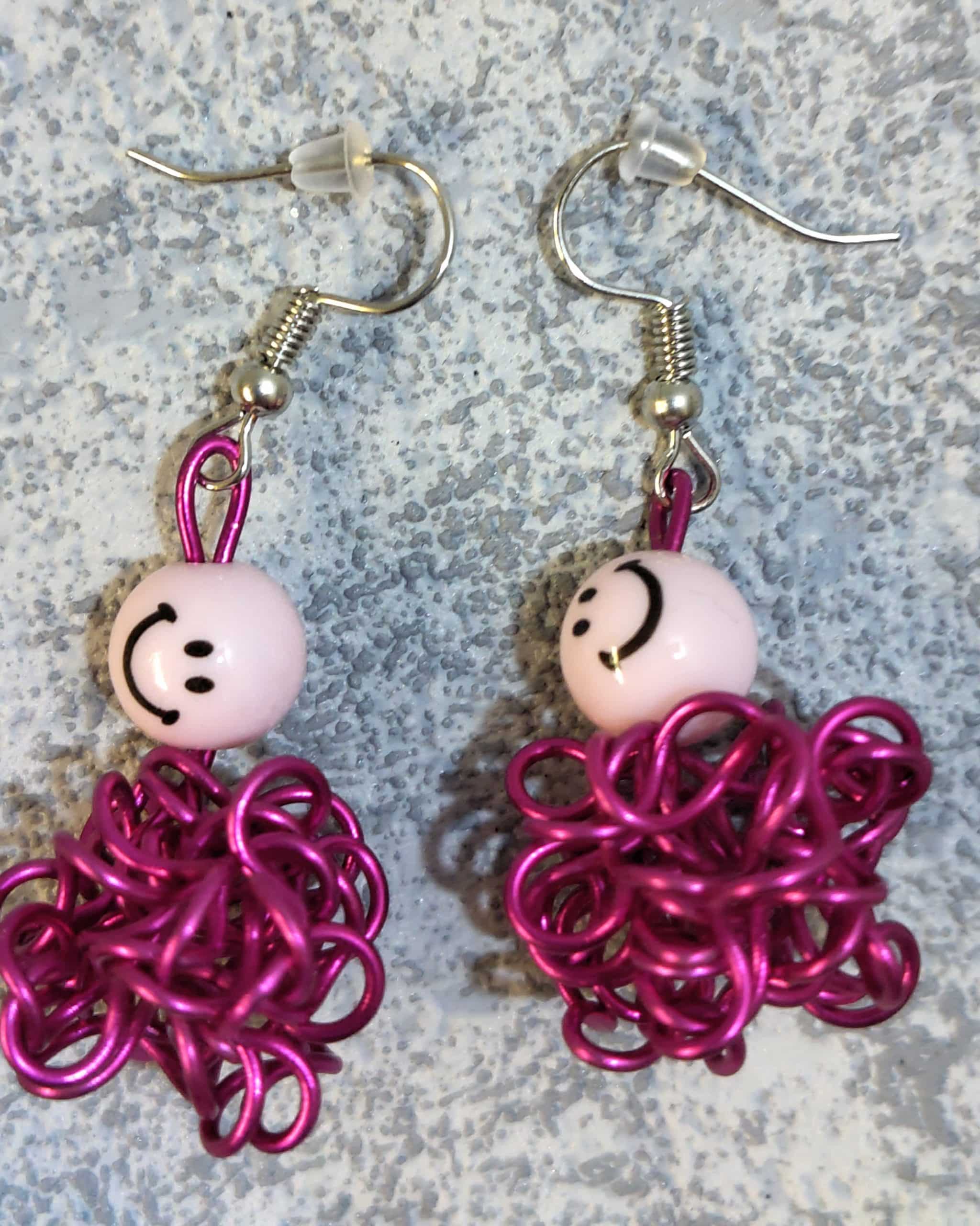 Ohrringe aus Aludraht; Farbe Magenta