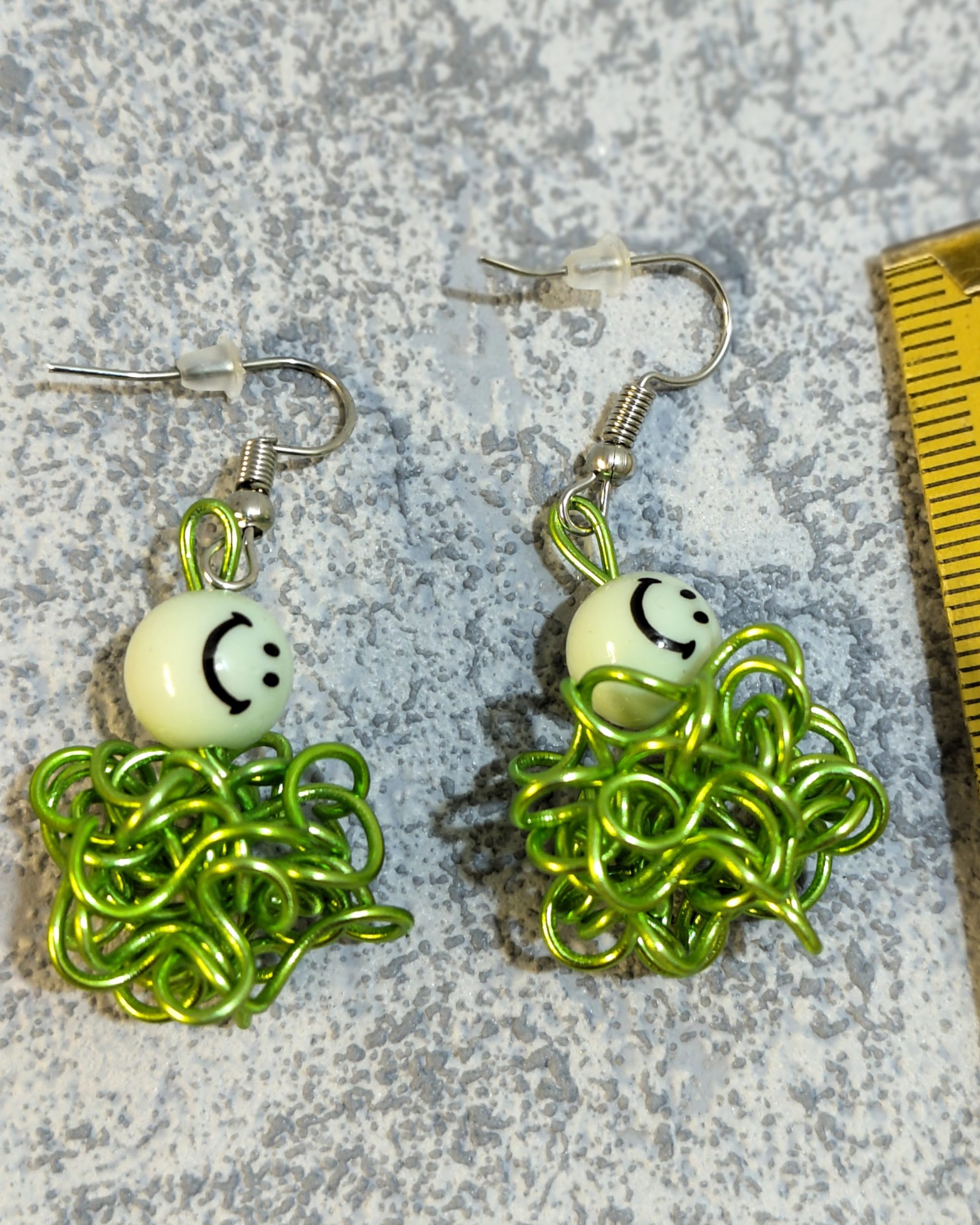 Ohrringe aus Aludraht; Farbe Grün