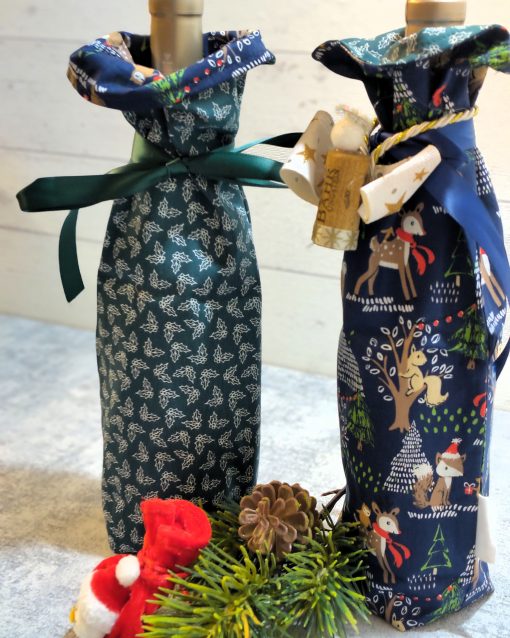 Waldgeflüster, Weihnachtsmotiv mit Waldtieren in blau und innen grüne Blätter