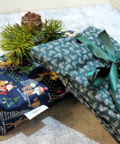 Waldgeflüster, Weihnachtsmotiv mit Waldtieren in blau und innen grüne Blätter