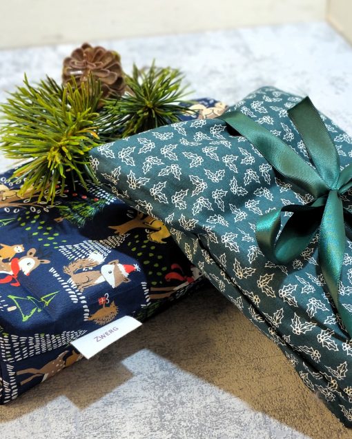 Waldgeflüster, Weihnachtsmotiv mit Waldtieren in blau und innen grüne Blätter