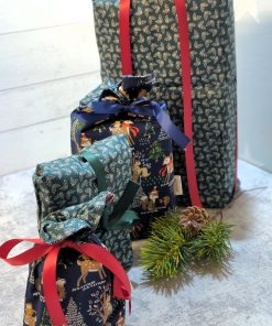 Waldgeflüster, Weihnachtsmotiv mit Waldtieren in blau und innen grüne Blätter