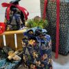 Waldgeflüster, Weihnachtsmotiv mit Waldtieren in blau und innen grüne Blätter