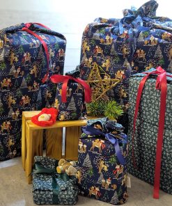 Waldgeflüster, Weihnachtsmotiv mit Waldtieren in blau und innen grüne Blätter