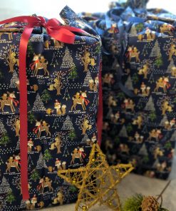 Waldgeflüster, Weihnachtsmotiv mit Waldtieren in blau und innen grüne Blätter