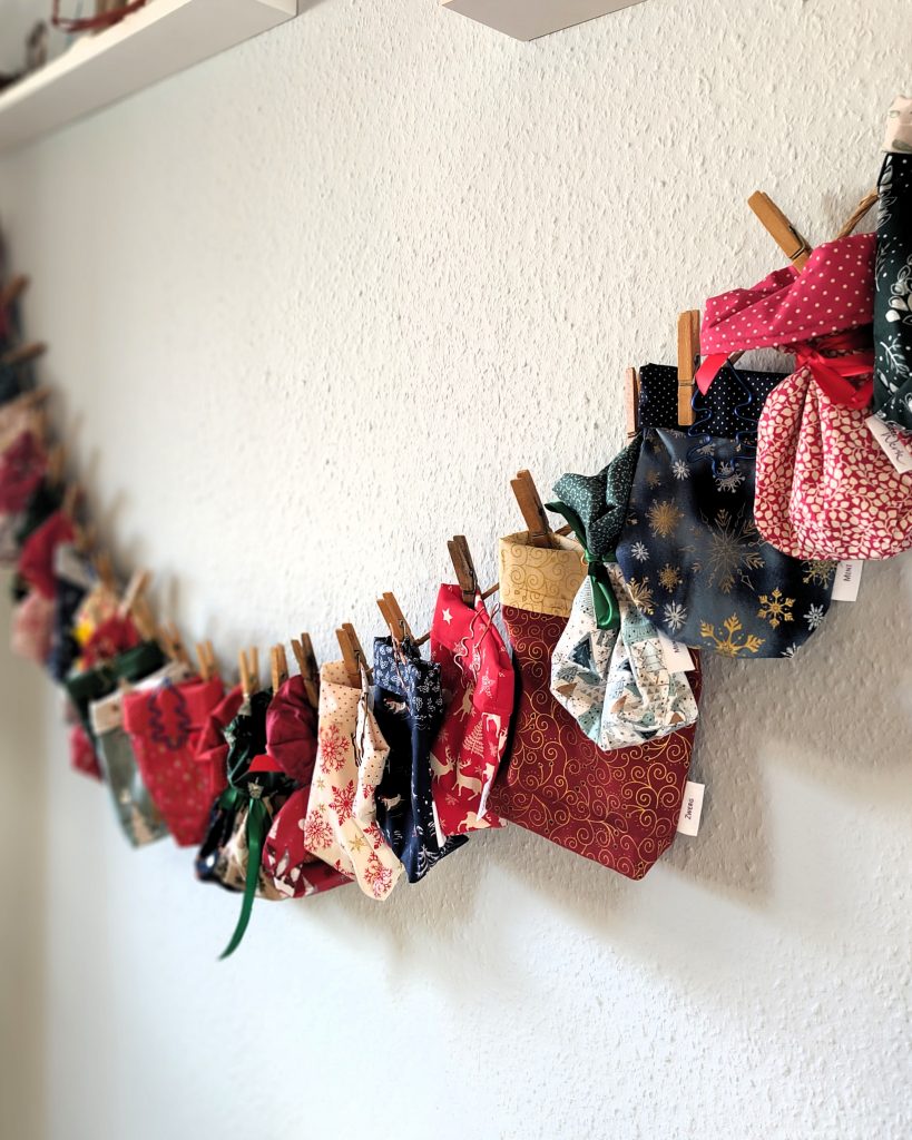 Geschenkbeutel aus Stoff als Adventskalender