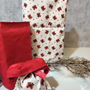 Geschenke nachhaltig verpacken aus Stoff mit Weihnachtsmuster